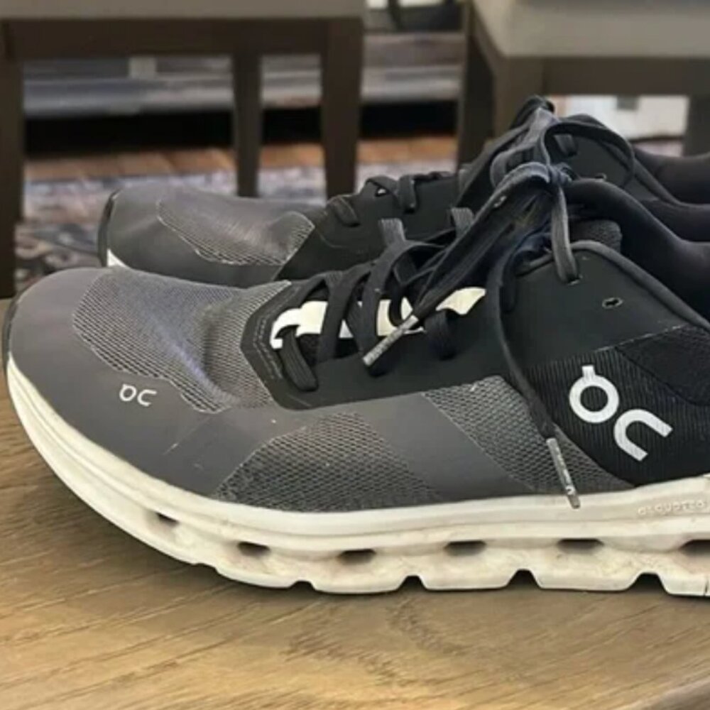 On Cloud  runner sneakers